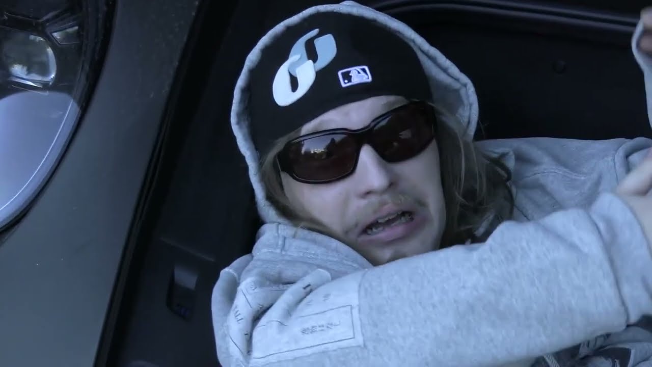 PLOHOYPAREN &mdash; Вонючий чел (Music Video)