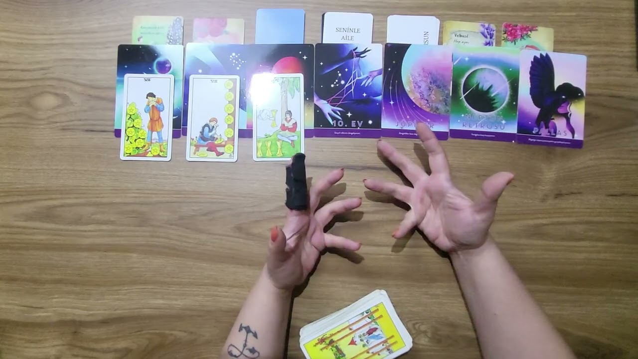 Aklındaki kişi kendine kızıyor! #aklımdakikişitarot #tarot