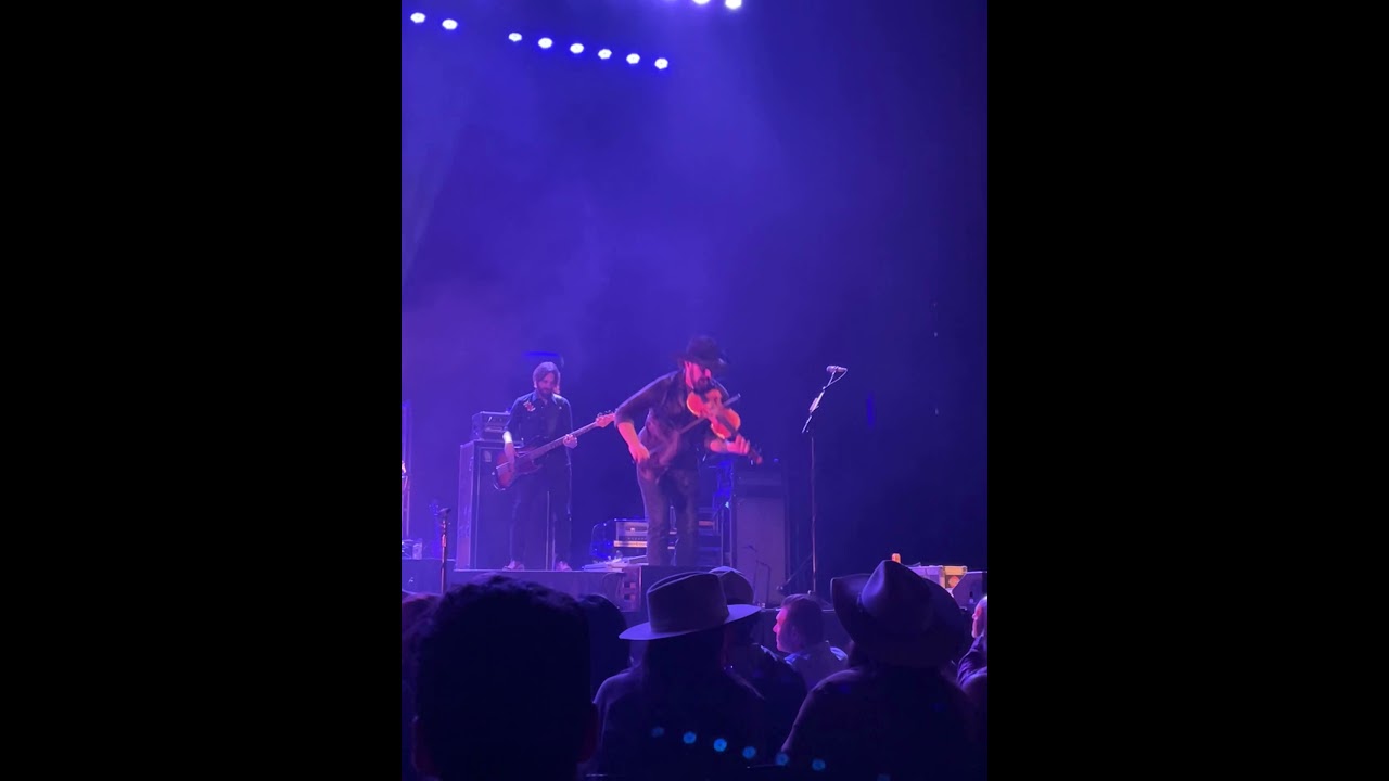 Brady Black getting down (Randy Rogers Band)