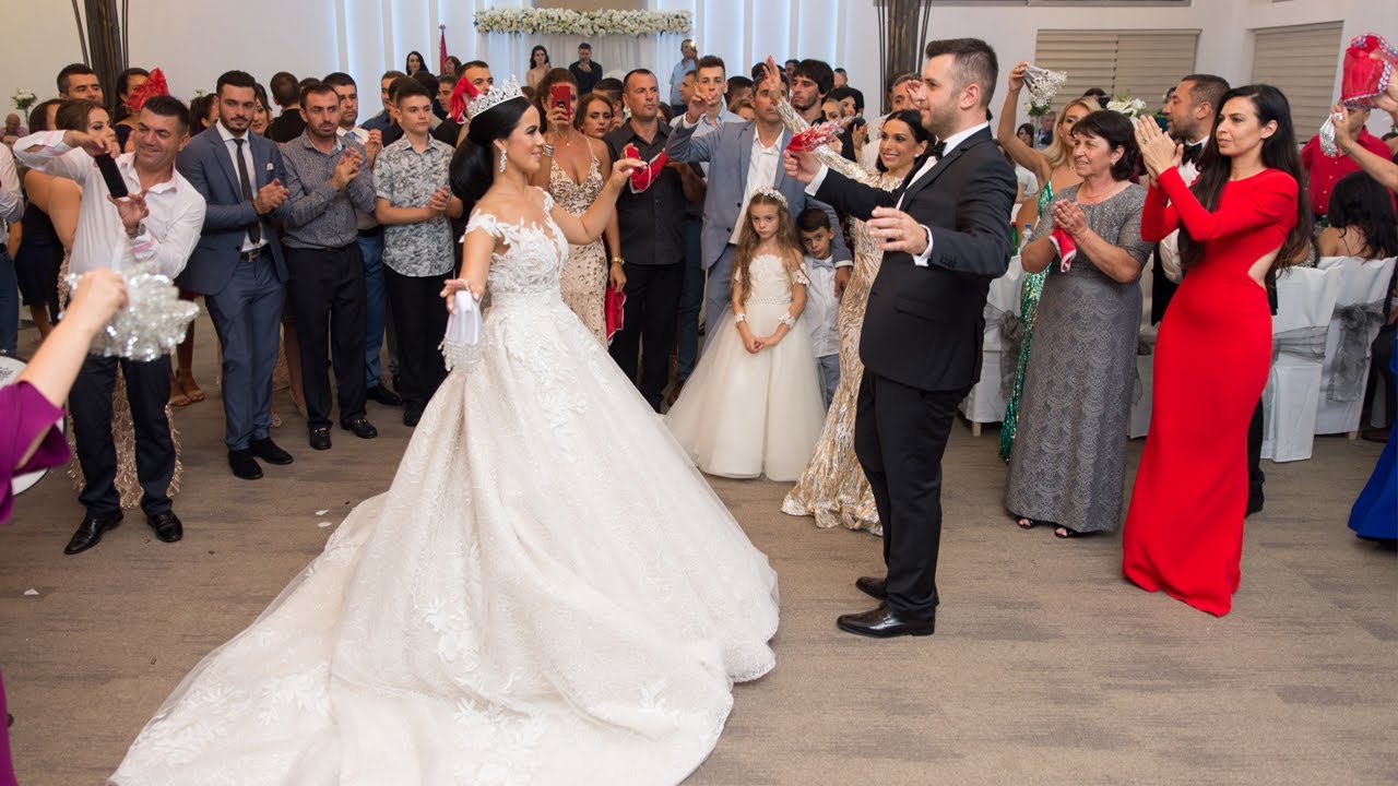 KENGA E FAMILJES TE DASMA ME E BUKUR SHQIPTARE SENAD&RUDINA