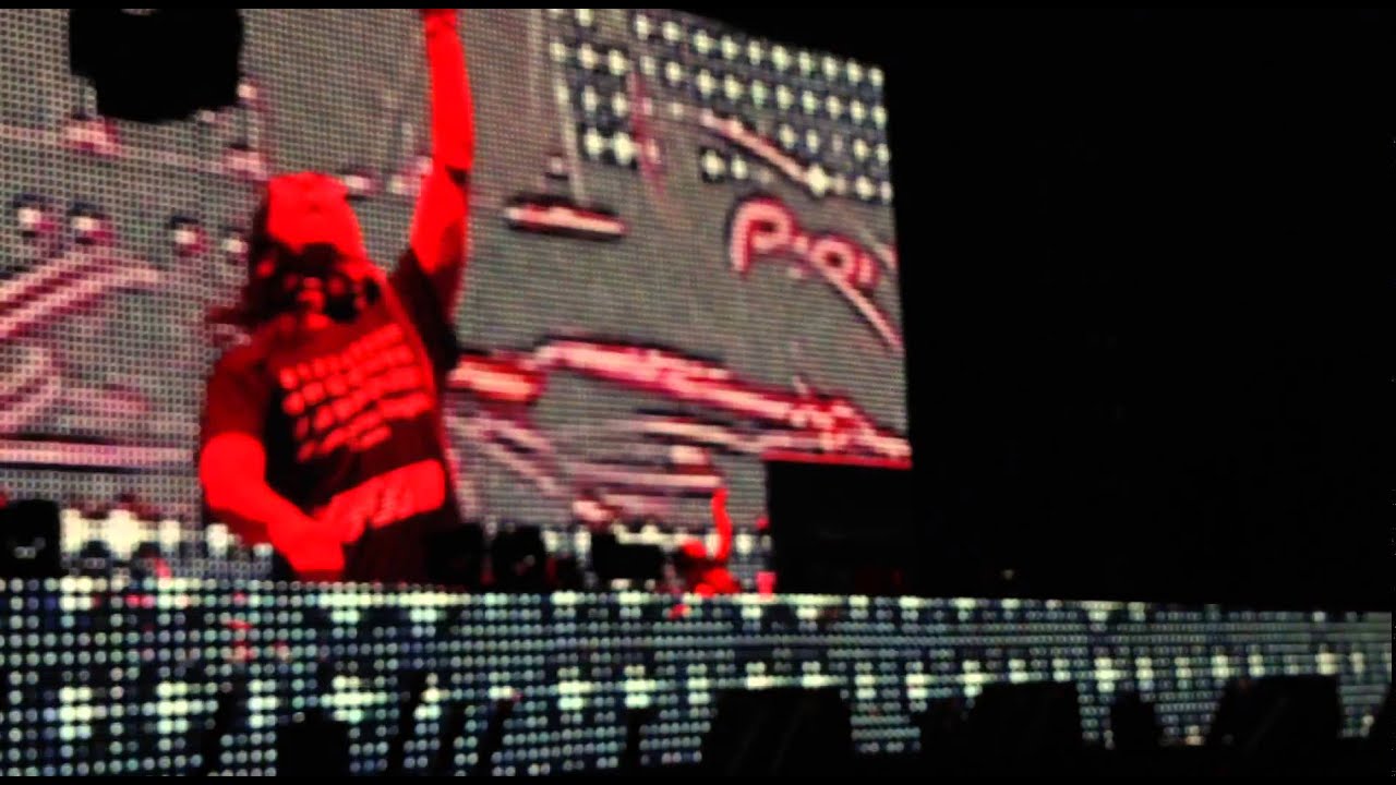 Skrillex - Intro + Ease my mind (Live at Djakarta Warehouse Project 2014)