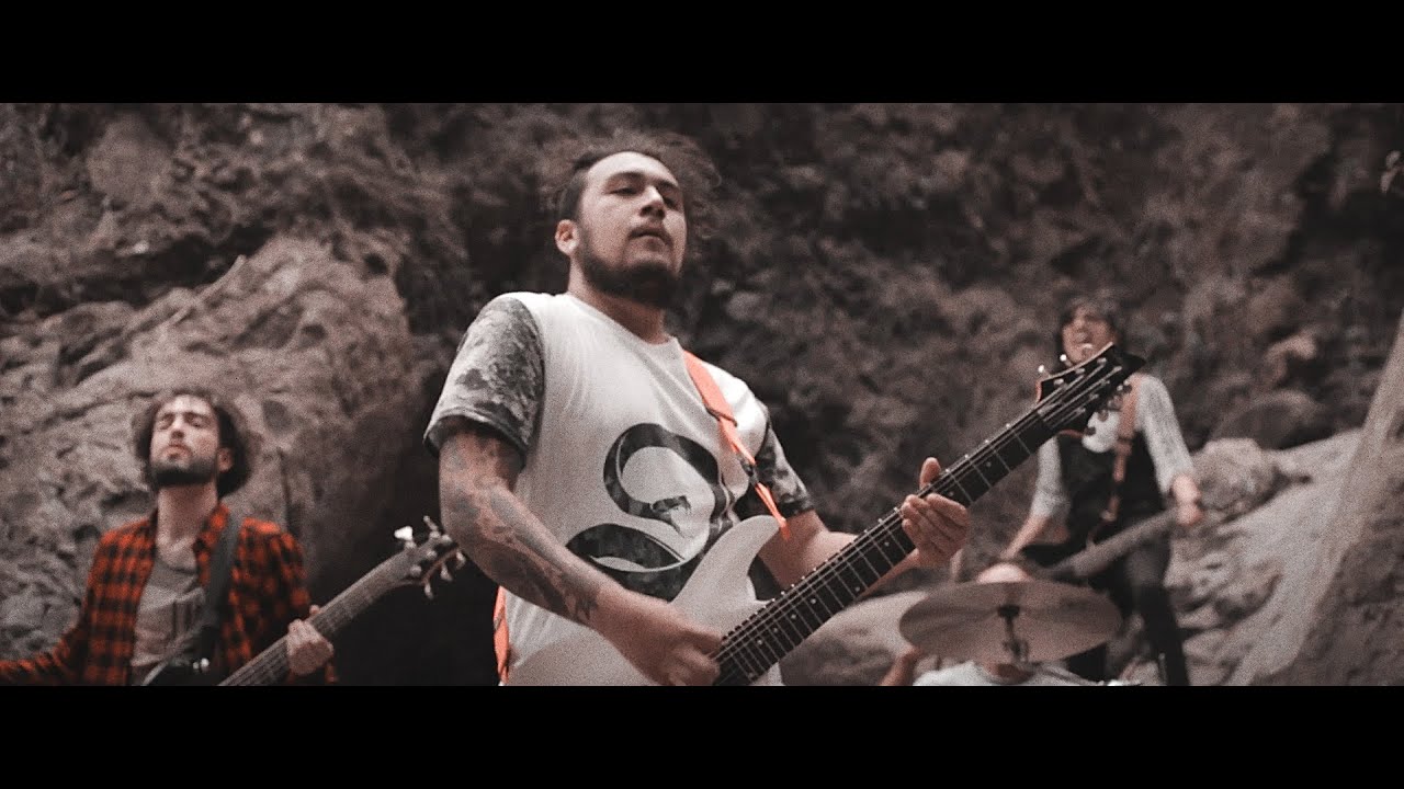 AND MOUNTAINS - HOGAR (VIDEO OFICIAL)