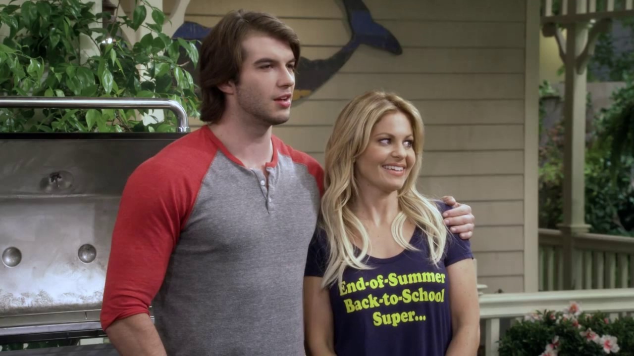 Fuller House |  D.J 's New Boyfriend [HD] | Netflix