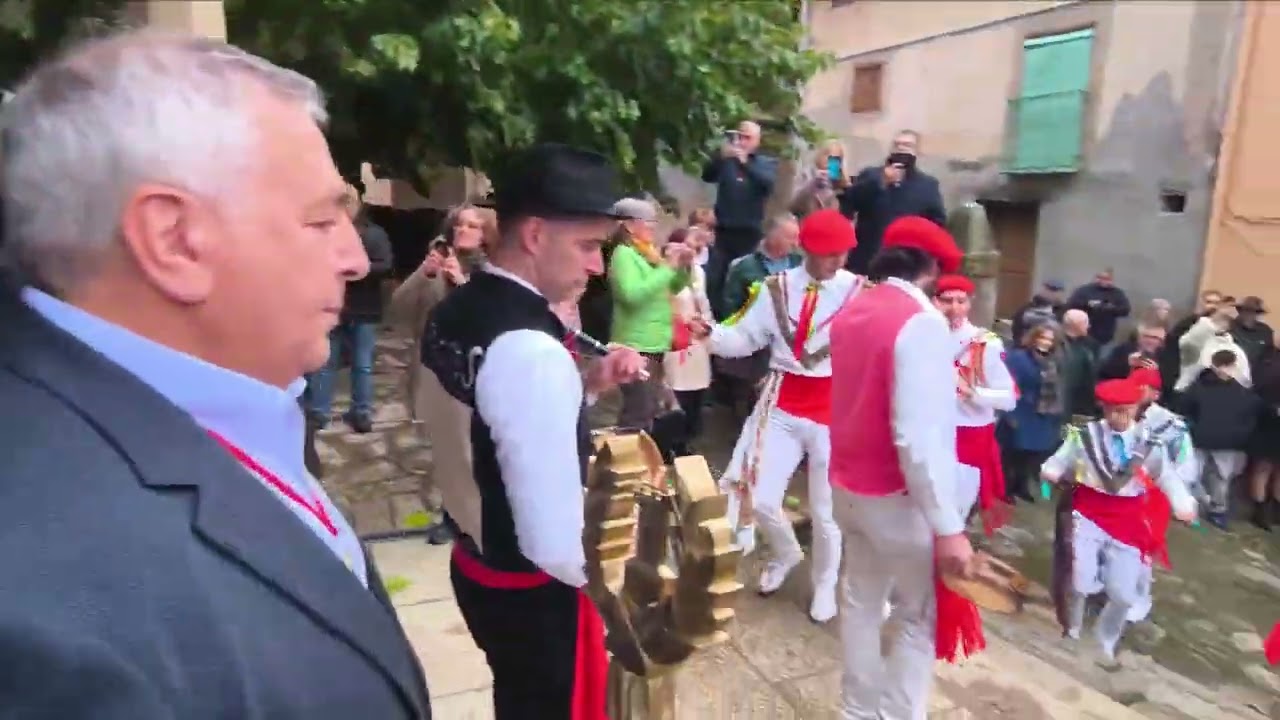 Procesión con danzantes en las fiestas patronales de SANTA BÁRBARA en Guijo de Santa Bárbara