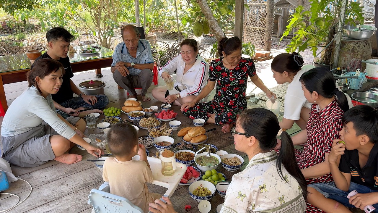 Mùng 2 Ăn Tết Tại Nhà, Panda Từ Chối Nhận Lì Xì Của 2 Cô