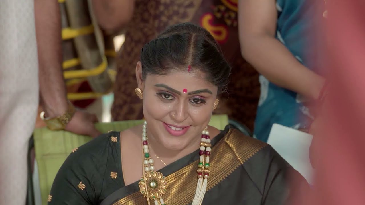 A Poster Stuns Vetri - Meenakshi Ponnunga - Full ep 557 - Zee Tamil - 06-May-204