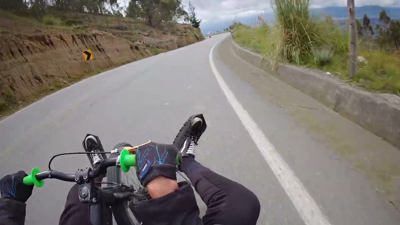 Carrera coches y Speed trike 4 esquinas - Pujili 2025 / mateo