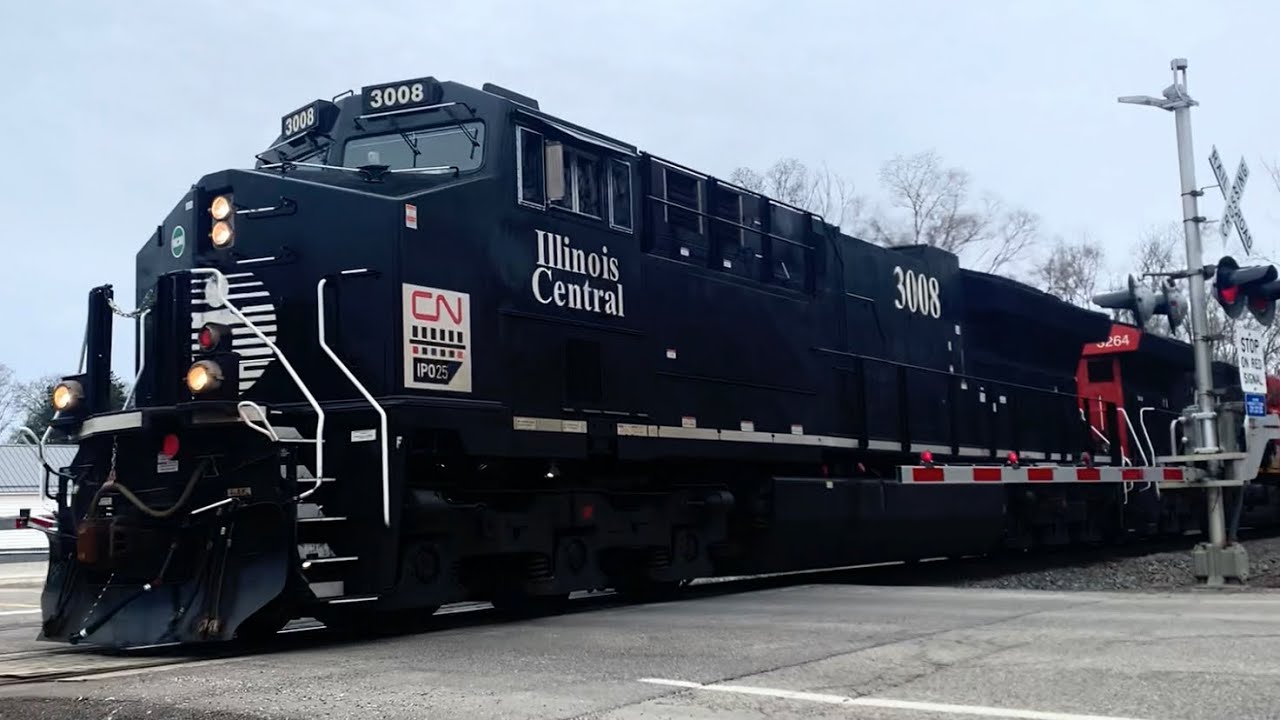 CN 3008 IC Heritage Unit Leads Fast CN A482!