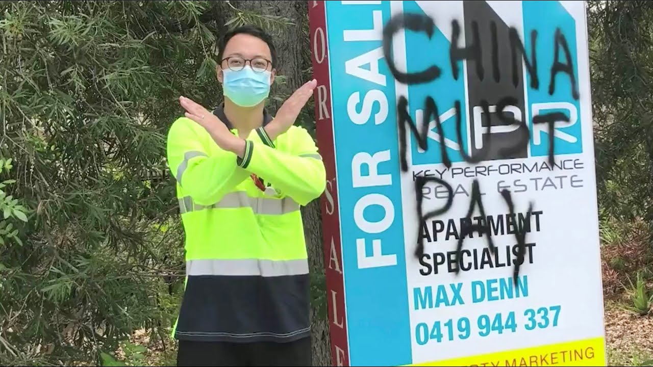 Asian Australian cleans up racist graffiti in Sydney