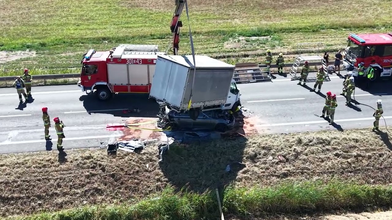 Pięć pojazd&oacute;w zderzyło się na obwodnicy Opola. Jedna osoba w szpitalu