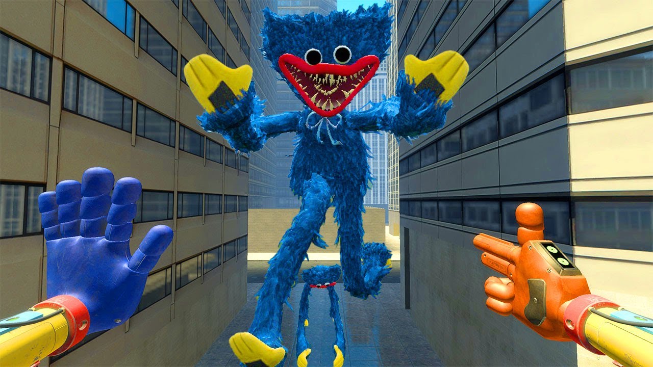 HUGGY WUGGY FROM POPPY PLAYTIME HUNTING ME IN THE CITY!! | Garry’s Mod
