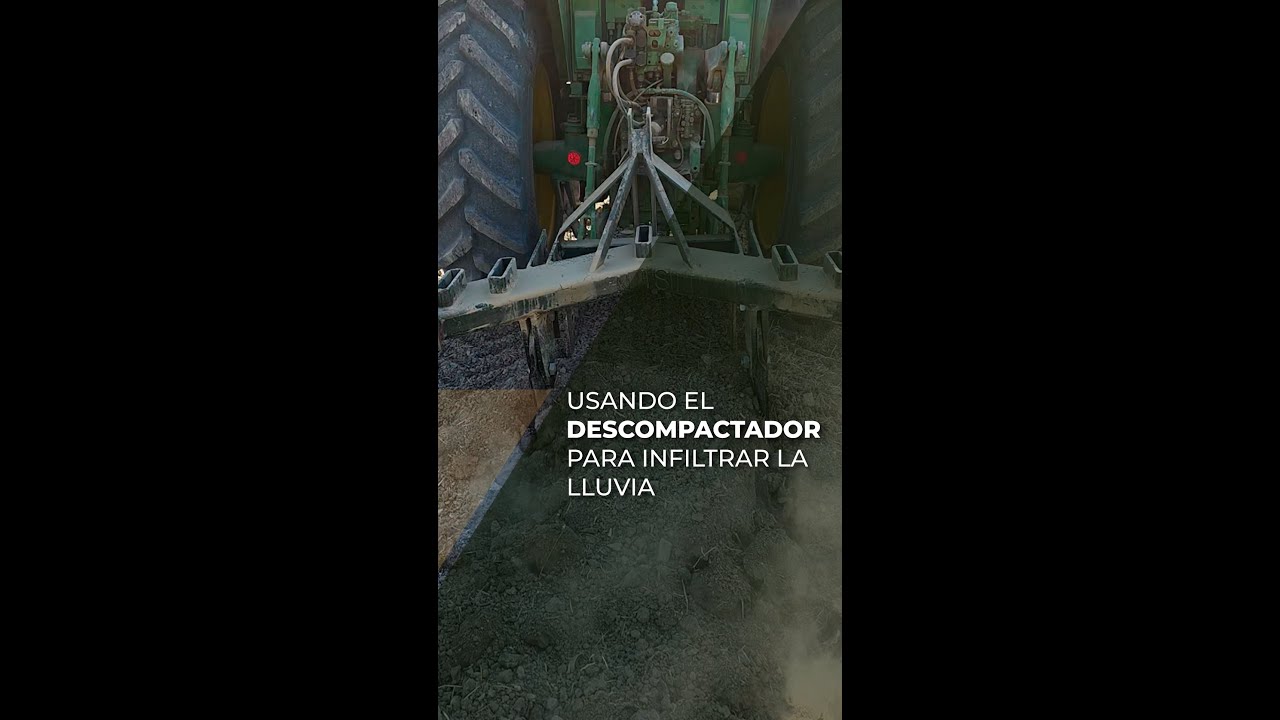USANDO EL DESCOMPACTADOR PARA INFILTRAR LA LLUVIA