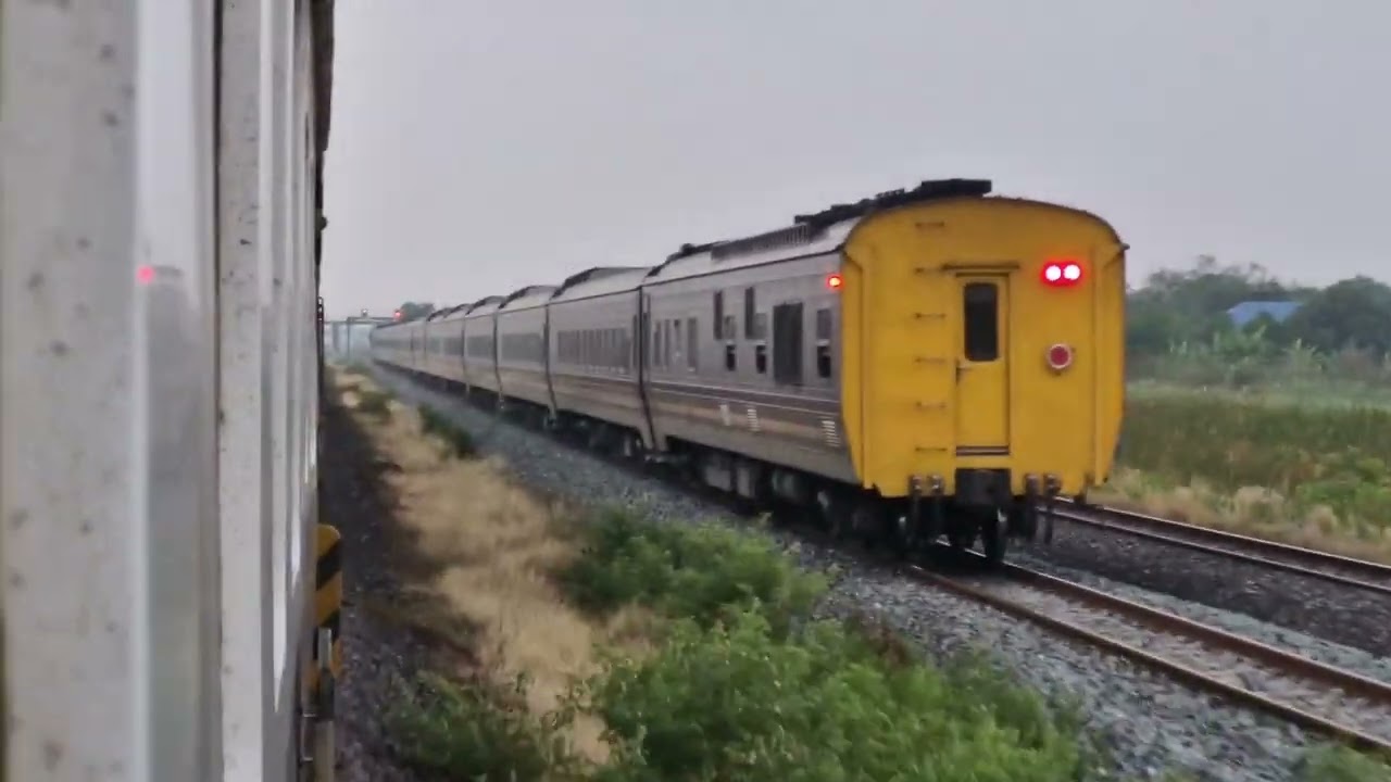 รถไฟวิ่งแข่งกัน รถเร็ว 140 , รถด่วนพิเศษ(อุตราวิถี) 10 ช่วงเชียงรากน้อย-เชียงราก (08 มี.ค. 67)