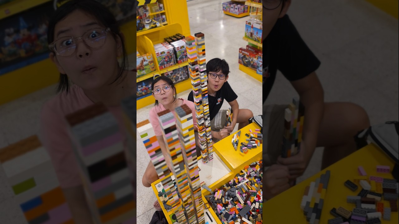 Милая девушка и крутой чувак 😂 на вершине LEGO‼️ | JJaiPan #Shorts