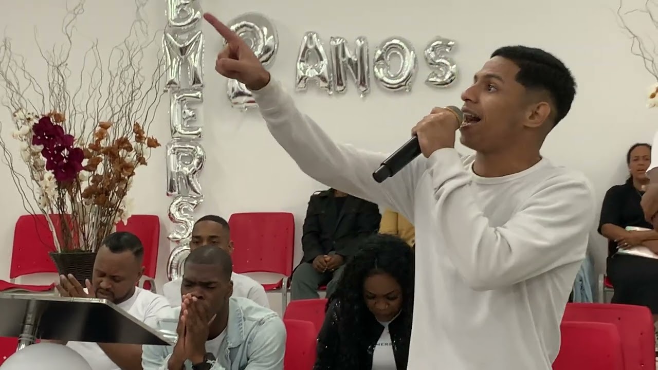 ESTE JOVEM ADORANDO TRÁS UMA PRESENÇA INCRÍVEL PARA NÓS😭🔥😭 - Dhouglas Lozano