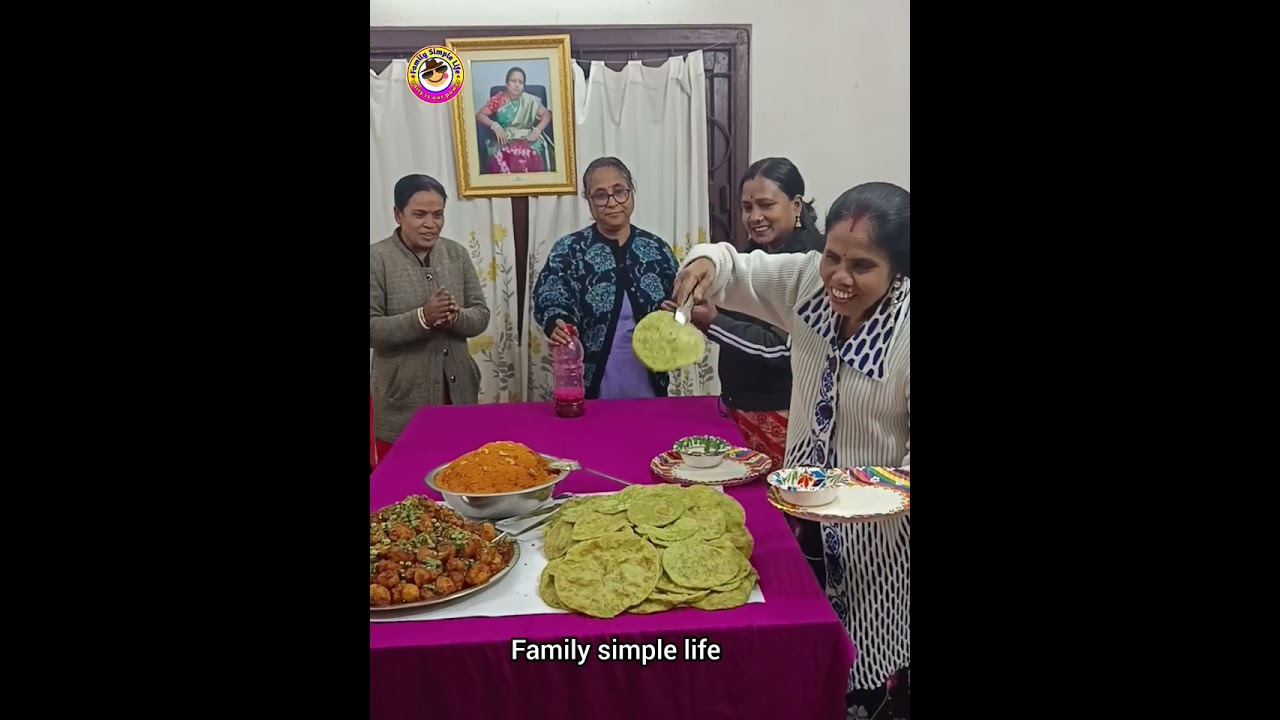 ফ্লিপ করে আনলিমিটেড কচুড়ি খাওয়ার মজা 