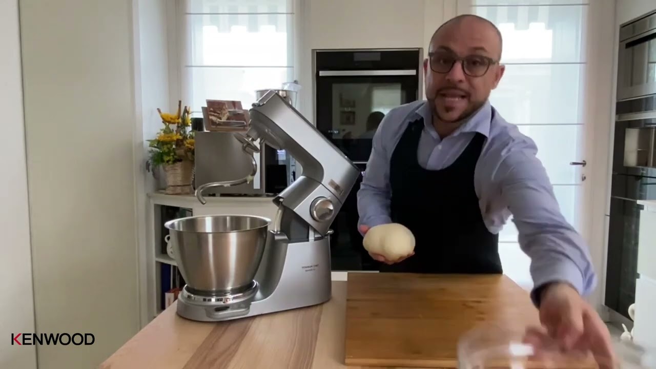 Impasto panini a fiore Con Titanium Chef Baker di kenwood