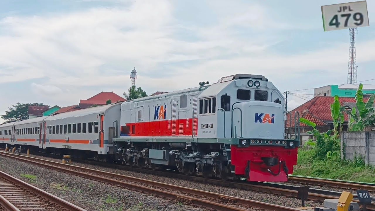 Hunting beberapa kereta yang melintas di jpl 479 Kroya, Cilacap#hunting#keretaapi 