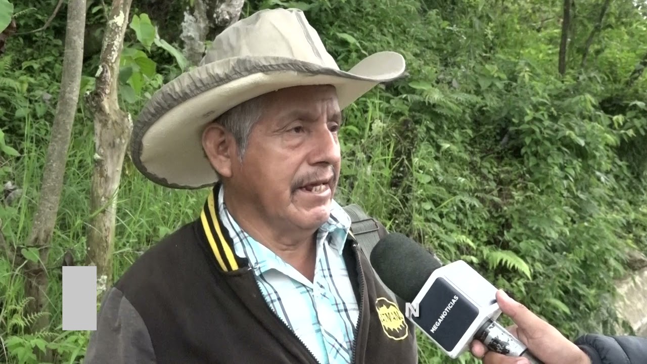 Pobladores de San Felipe Tepatlán sufren estragos tras derrumbe de camino