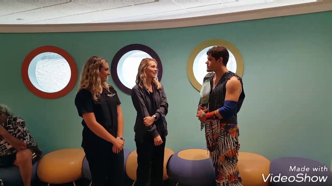 Jayden Steele visits Children at Sacred Heart Hospital