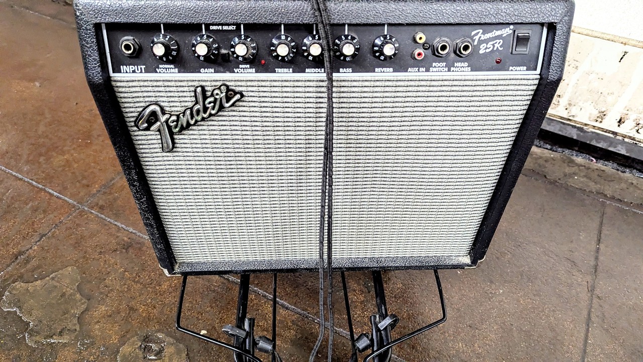 Fender Frontman 25 R 01A