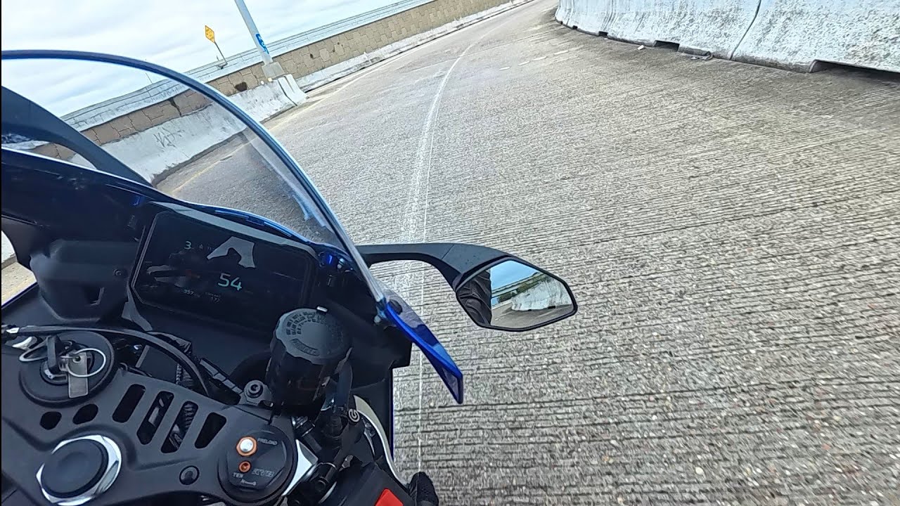 Yamaha R9. Взгляд владельца GSXR 750.