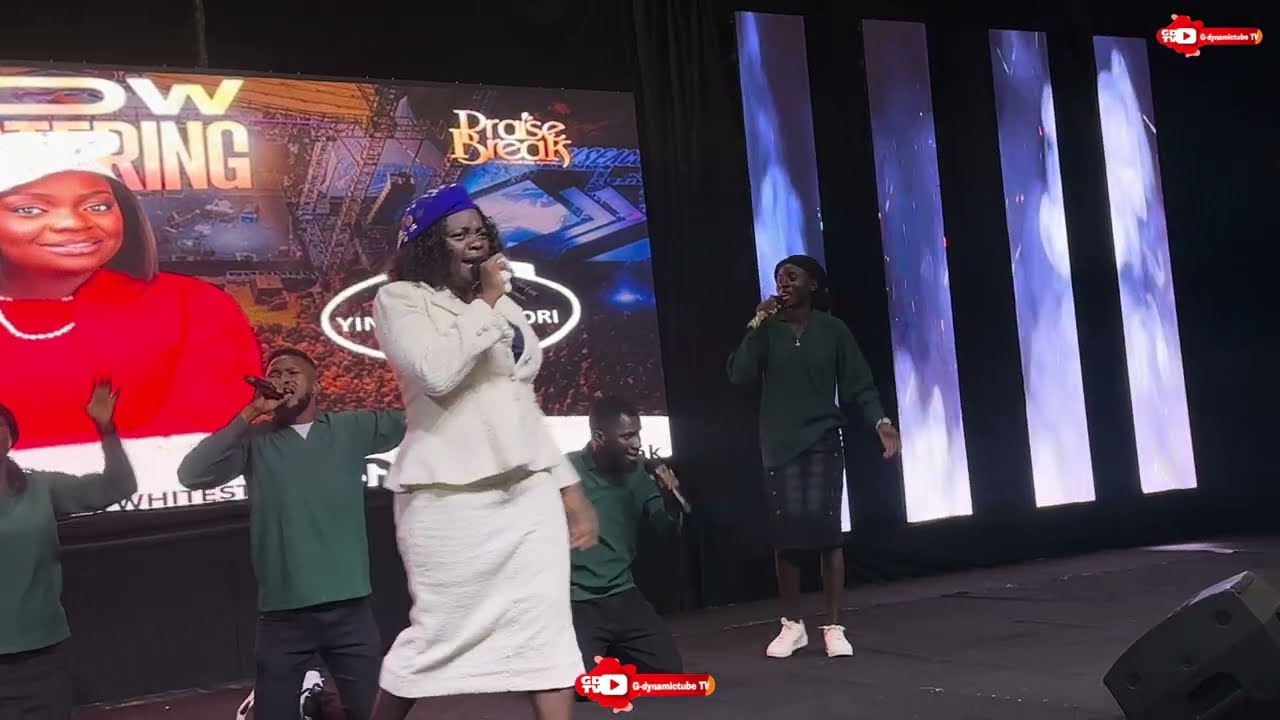 WATCH  HOW ADEYINKA ALASEYORI SCATTERS THIS HALL WITH HER ARRIVAL FROM THE UK & HER NEW SONG