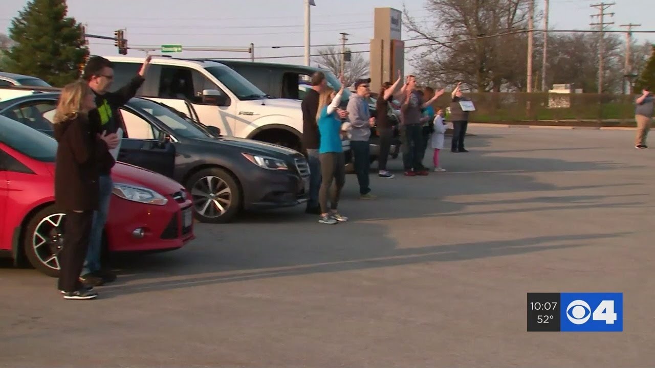 Community brings worship to hospital parking lots to pray for patients and doctors