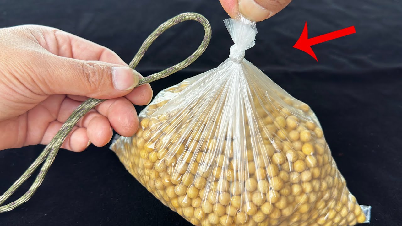 今天才知道，桌腿上绑一段绳子，就能让袋口自动打结，方法厉害了