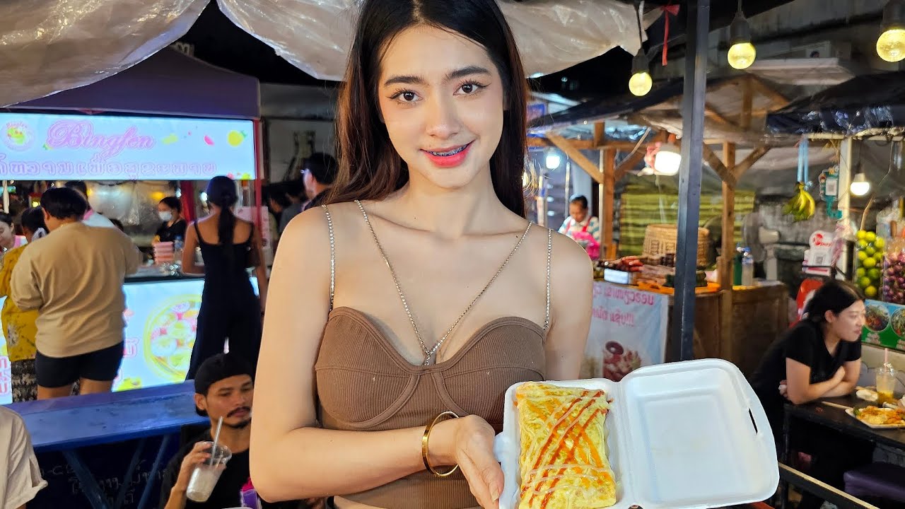 🇱🇦Beautiful Smile From Most Popular Omelette Lady in Laos Street