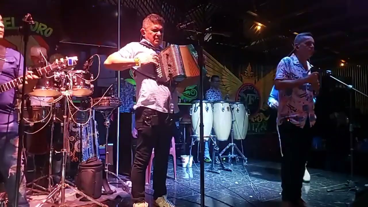 LESLY SANTAMARÍA Y HUMBERTO DE LEÓN AMOR SIN BARRERA EN VIVO 2025