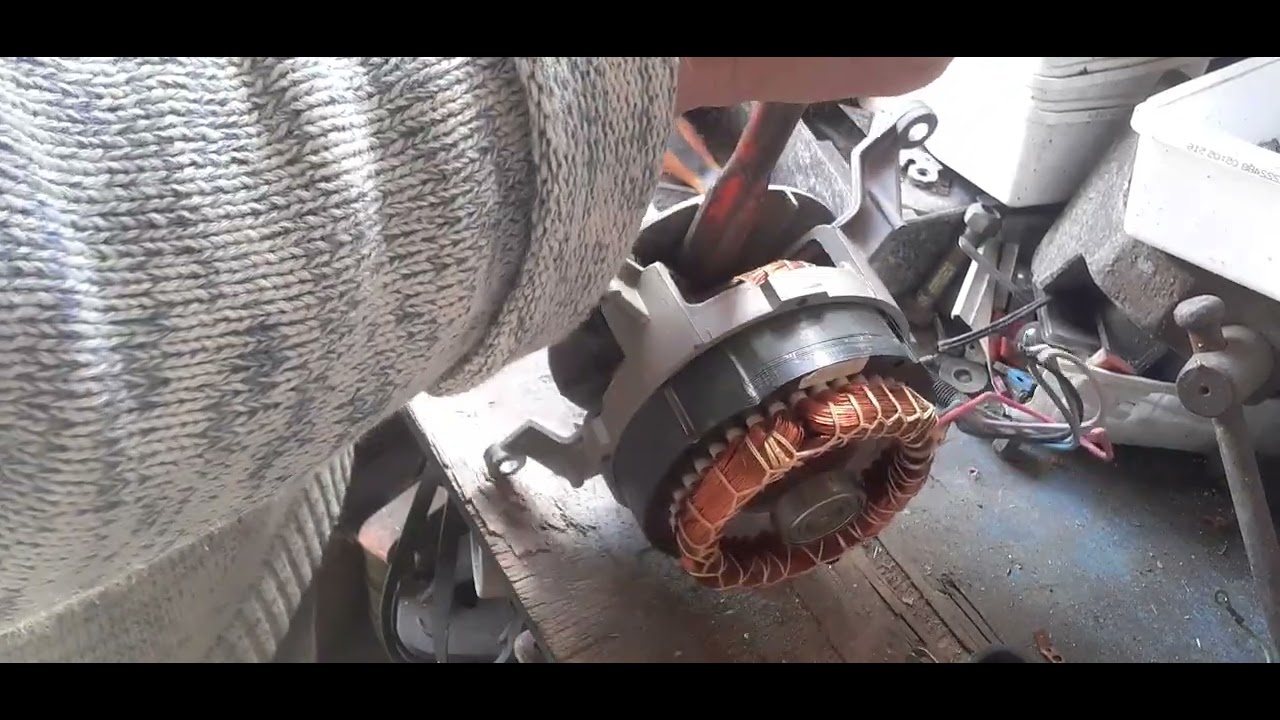 Récupération bobine de cuivre et carter alu d'un moteur électrique.