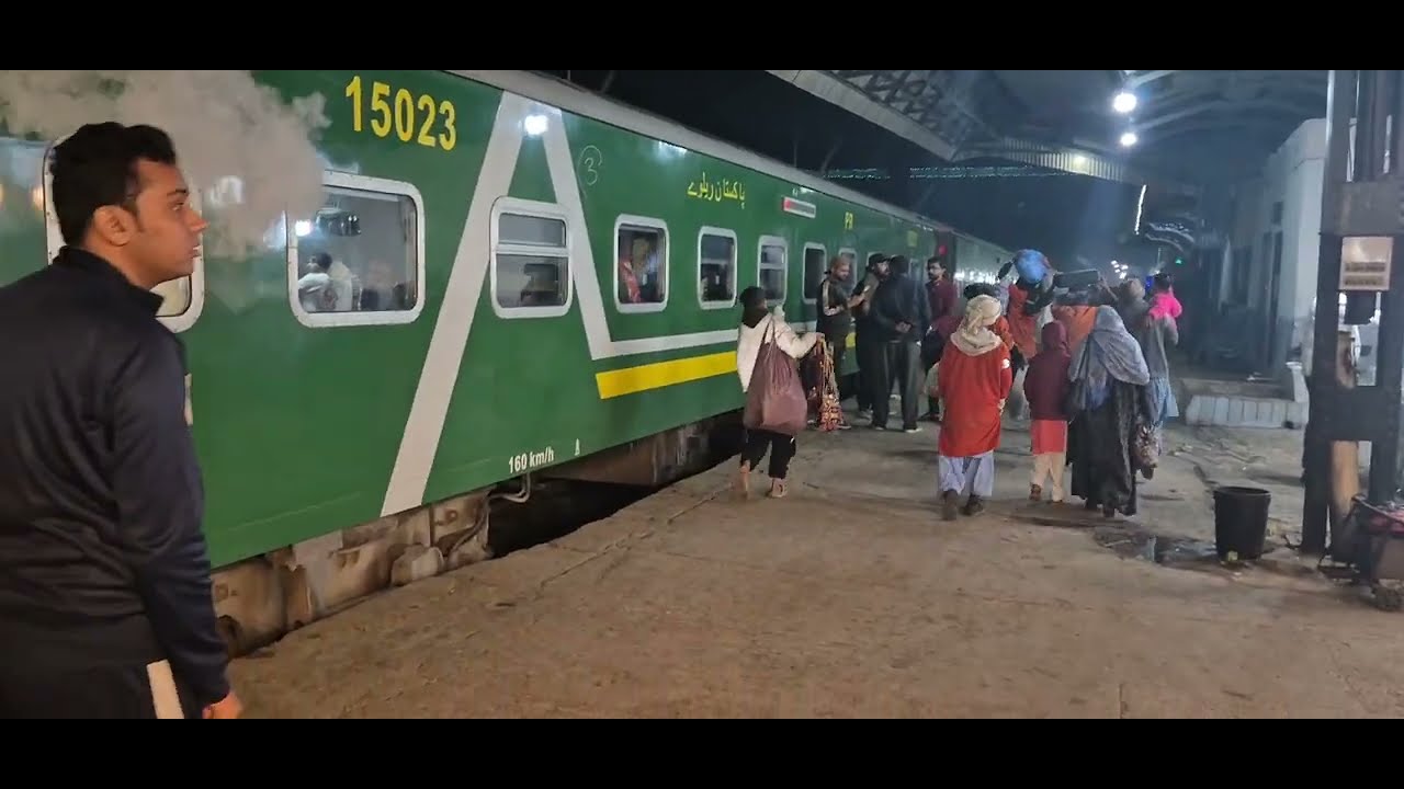 TRAIN JOURNEY FROM KARACHI TO LAHORE #MUST WATCH# NEW VLOG..