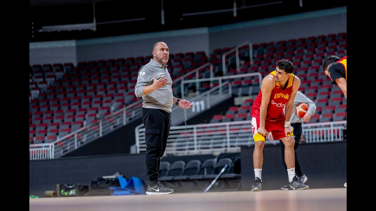 Chus Mateo, en la previa del partido ante Ucrania en Riga