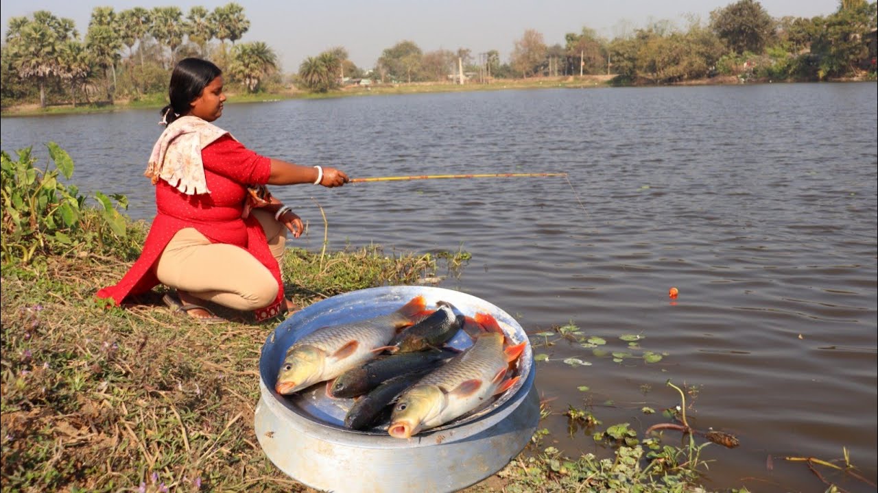 Fish Hunting || The traditional village girl is always good at catching fish in the pond