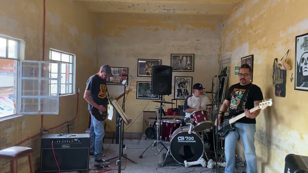 1. Pixies - Gouge Away (Cover by f0r3v3r 07/07/2027)
