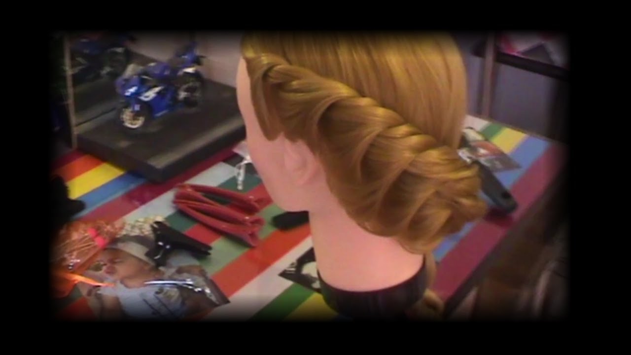 Στριφογυριστή κοτσίδα   Twisted Ponytail