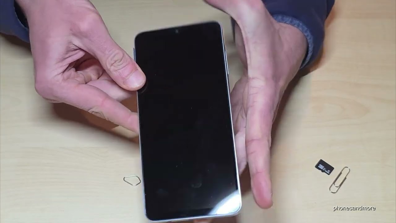 Samsung Galaxy A07: How to insert the microSD card. Installation of the micro SD