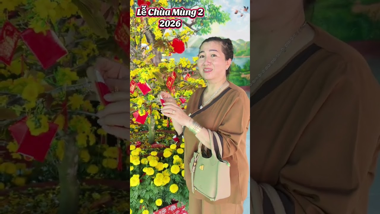 Mùng 2 theo bước gia đìnhĐi chùa cầu nguyện an bình trong tâmMong cho mái ấm êm đềmCả năm thuận lợi