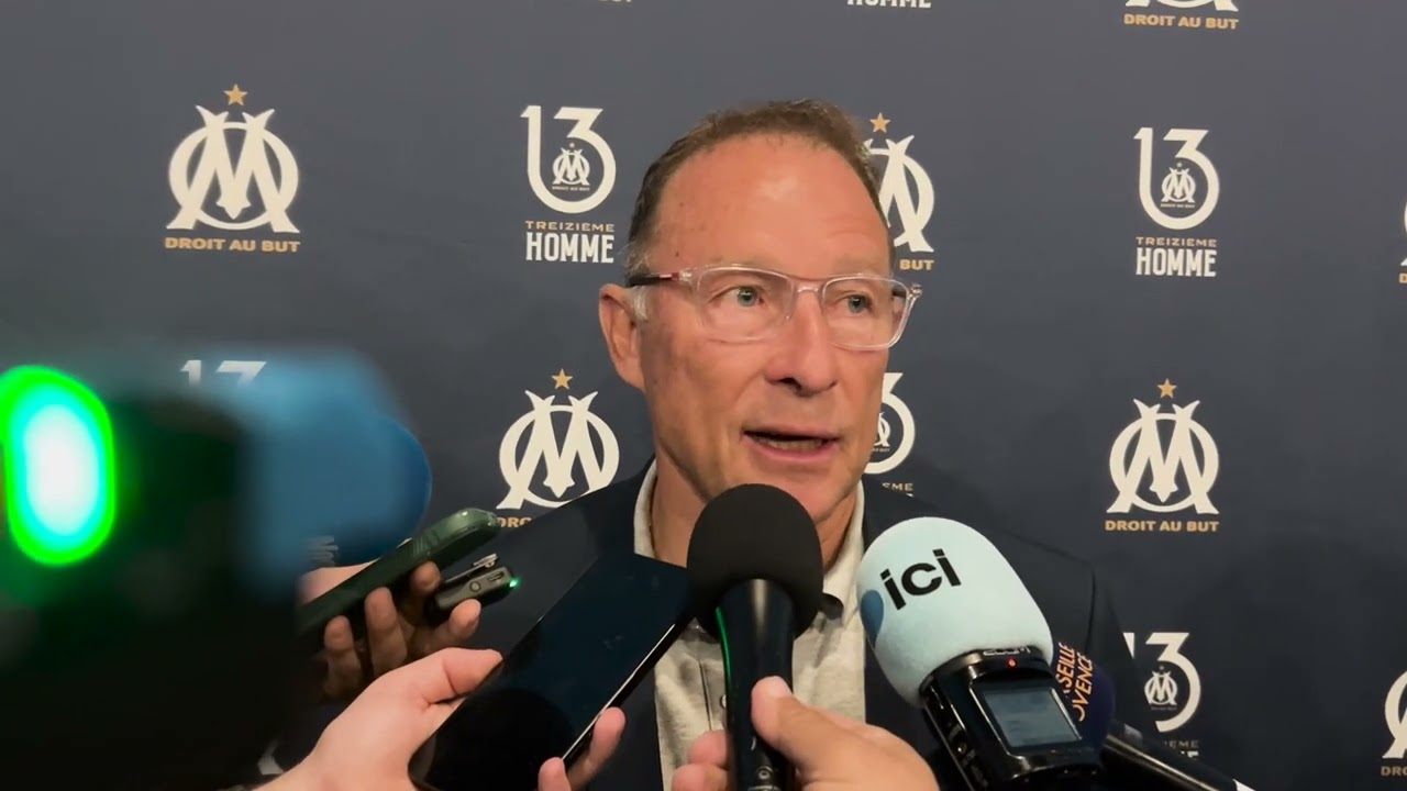 Jean-Pierre Papin lors de l'inauguration de l'espace Furiani 92 au stade Vélodrome de Marseille