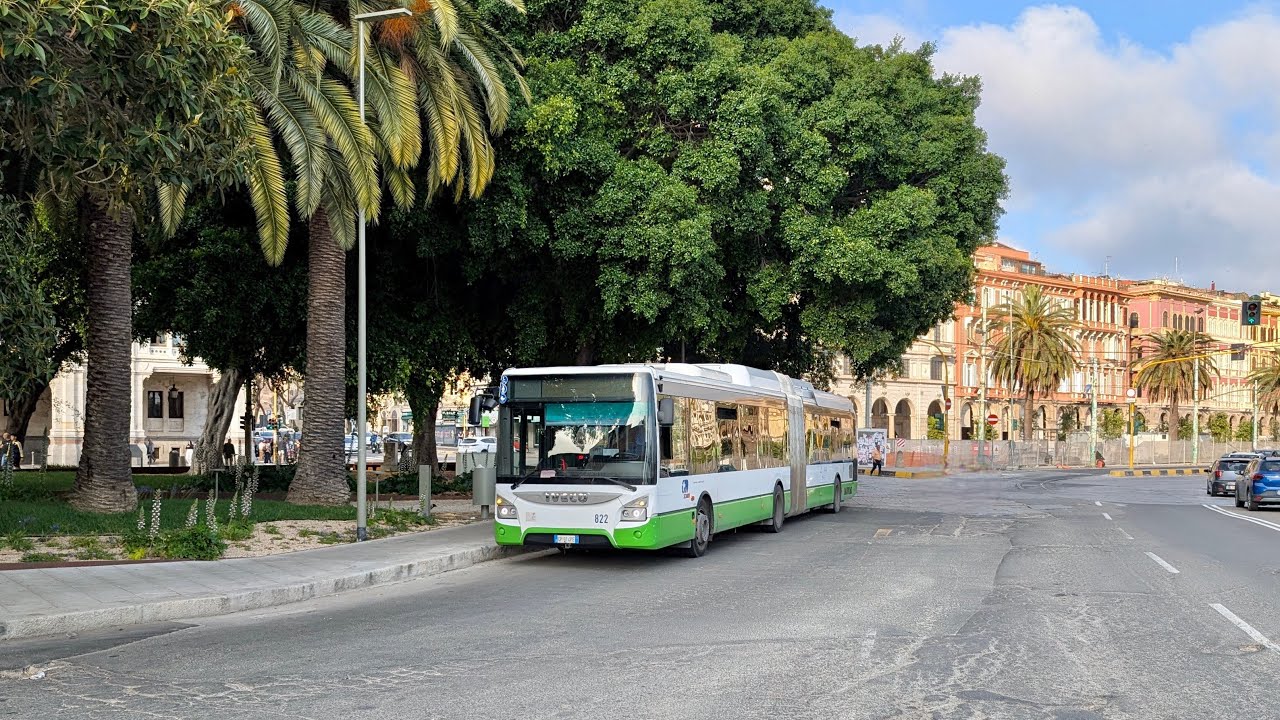 IvecoBus Urbanway 18 Hybrid di Ctm, matricola 822, sulla linea PF limitata fino al Poetto