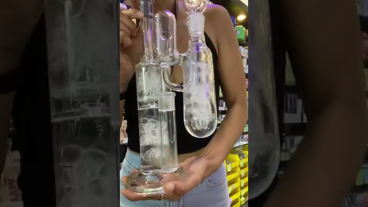 Maverick Glass Waterpipe Bong with Ashcatcher