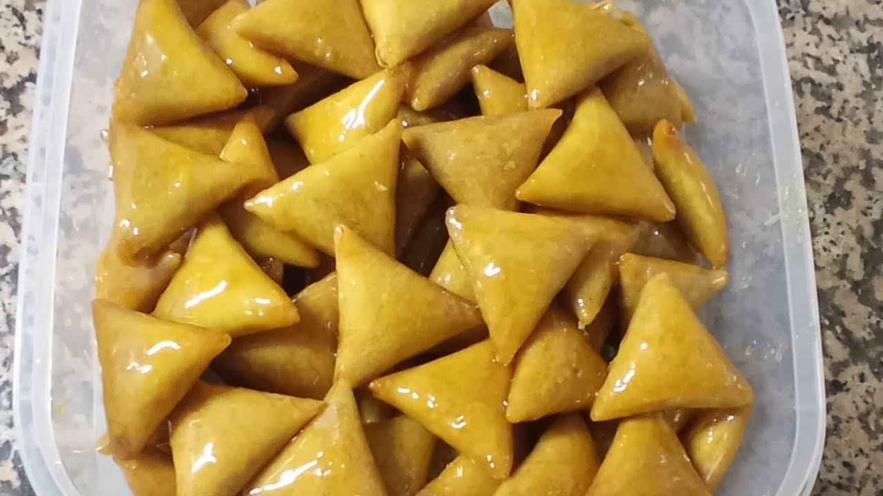 عطيتك جميع اسرار البريوات باللوز مع الثمن كيجيو مقرمشين ومعلكين والمذاق ولا اروع