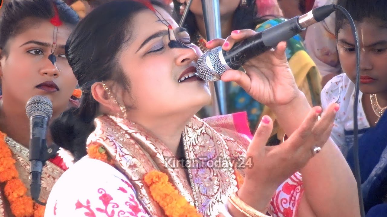 কি করে সম্ভব হলো ? আশ্চর্যজনক হলেও বিদ্যার দেবী সয়ং বিরাজ করছেন দিদির কন্ঠে / Rubi Rani Das Kirtan 