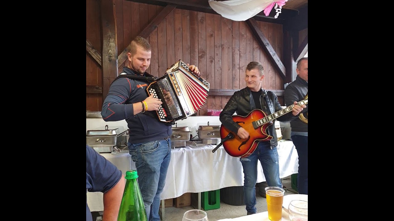 trio SAJBERT - Pod mengeško marelo