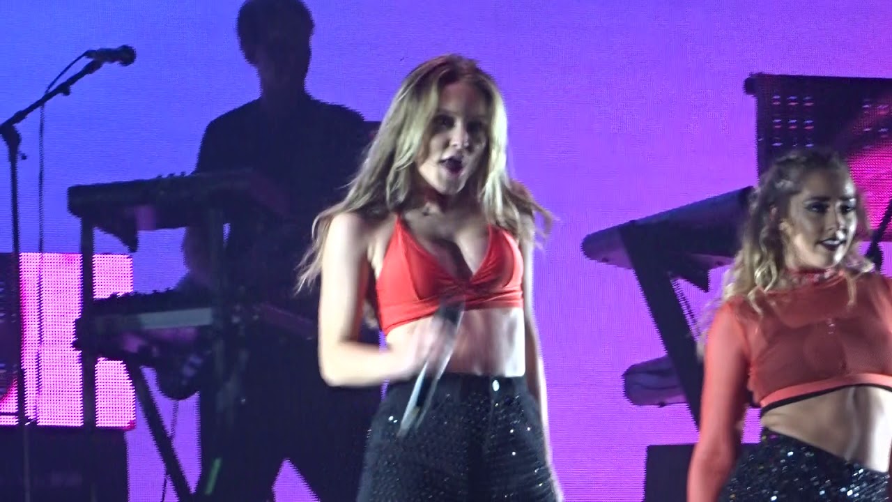 Zara Larsson - Ain't My Fault - Live at AFAS Live Amsterdam 2017