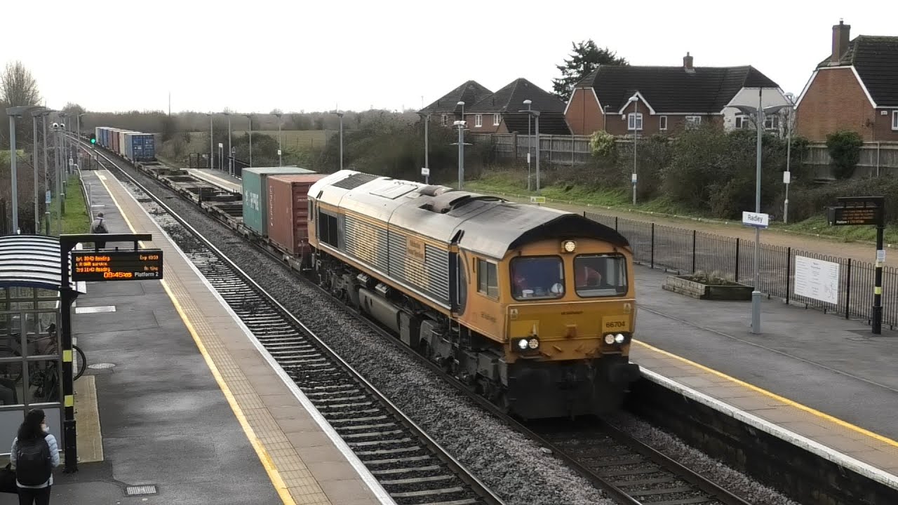 I do like filming @ RADLEY STATION. (early morning session) Plus