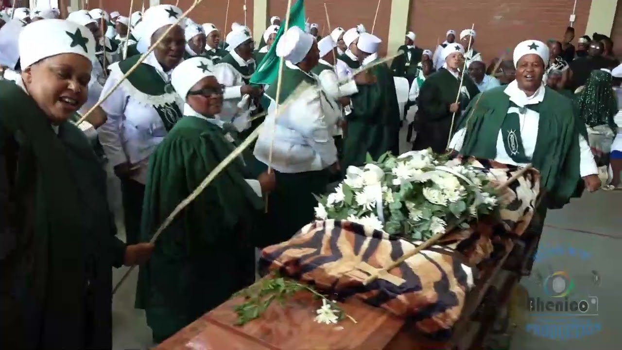 IZIKHOVA EZIMNQINI ZIHLANGANE OKOKUQALA SELOKHU KWAHLUKWANA ZACACISA UKUTHI AWUFE LOMNGCELE.