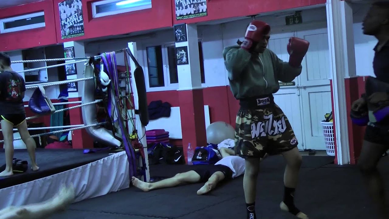 Muay Thai Documentary / Knowlesy Academy