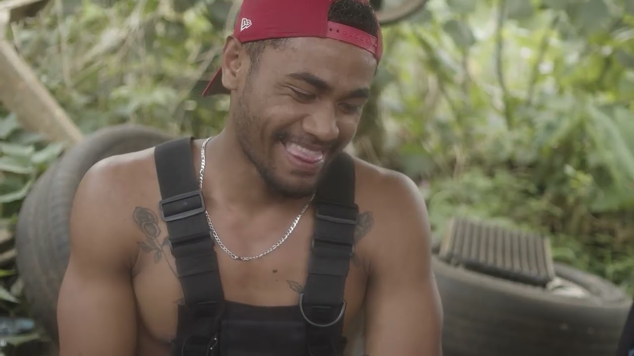 CHILLAX (OFFICIAL MUSIC VIDEO)